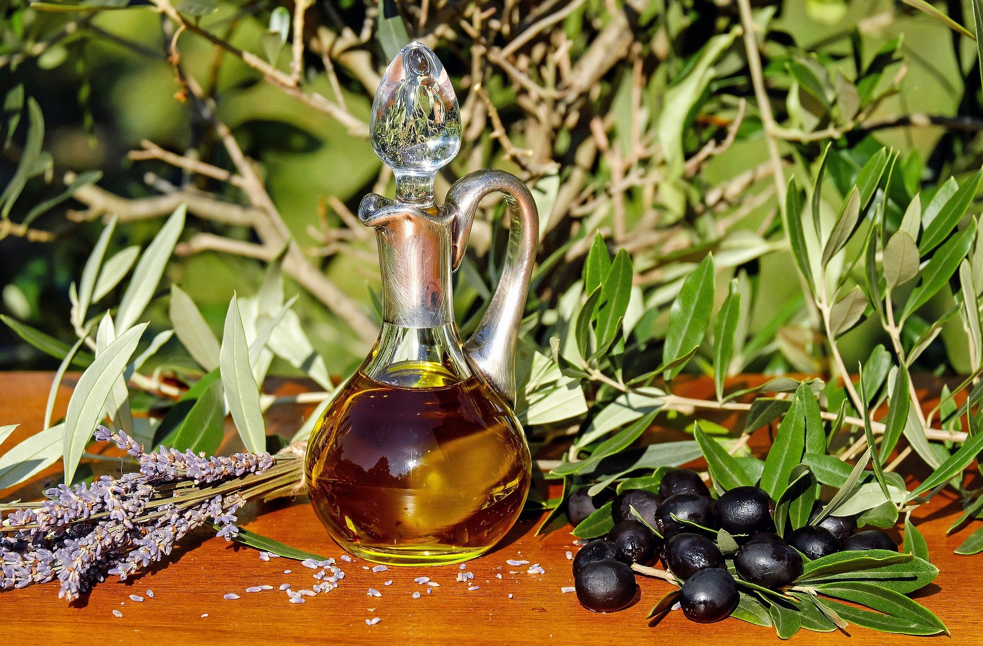 The Benefits and Uses of Olive Oil