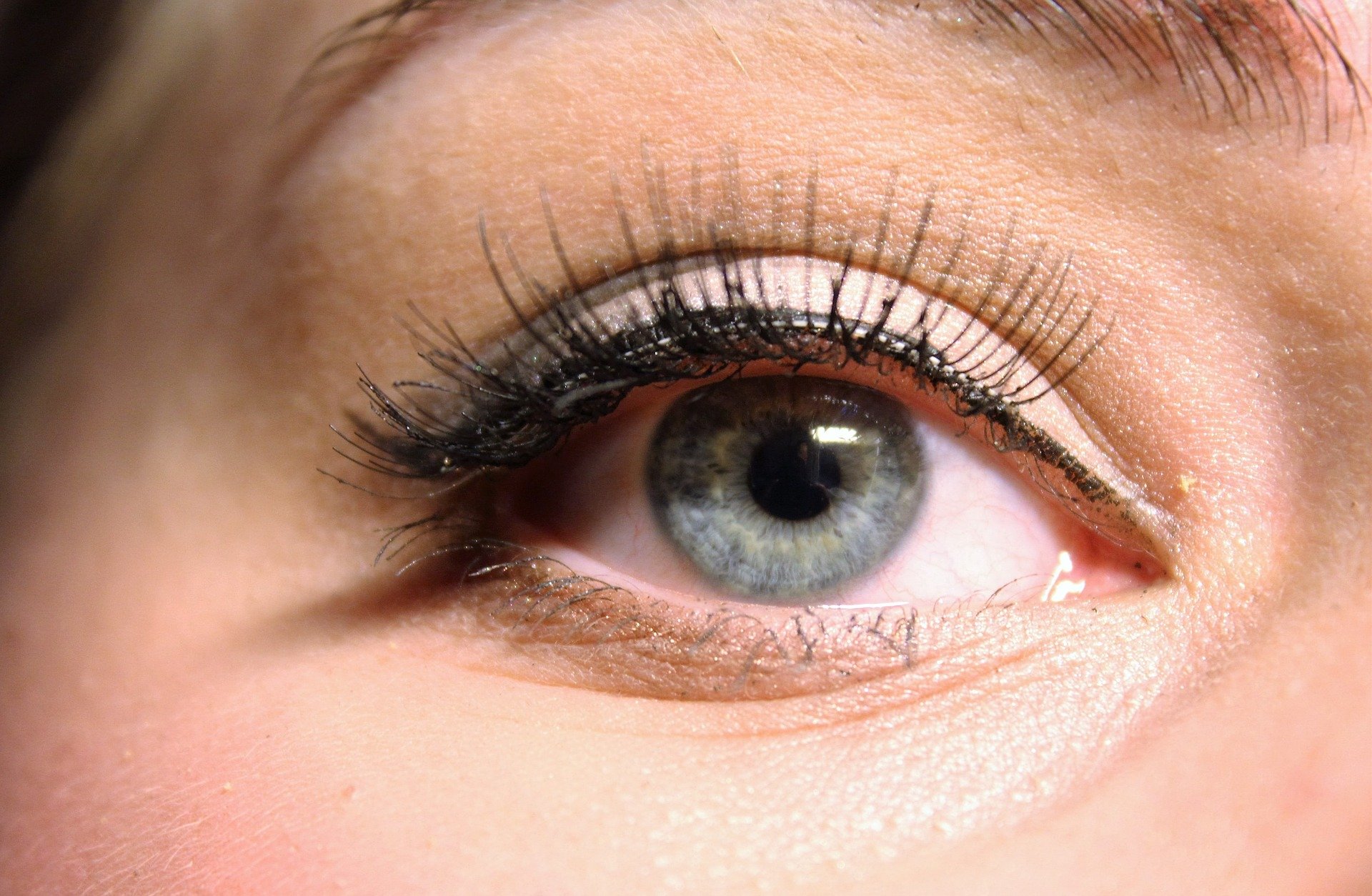 Eye Lashes Extensions Pros and Cons