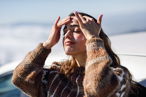 Benefits of Wearing Sunscreen on the Face Every Day