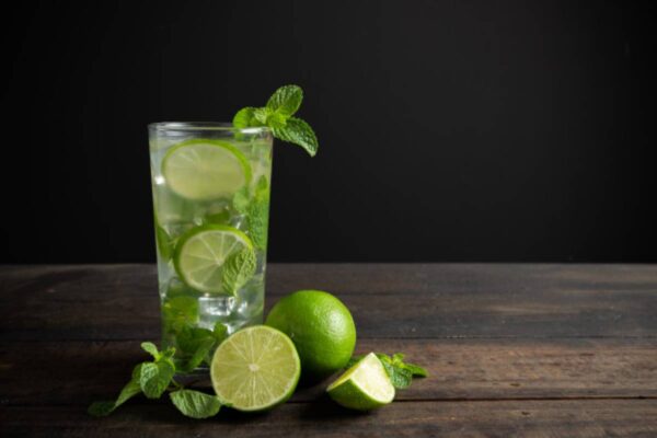 The Advantages Of Having Lemon Water First Thing In the Morning